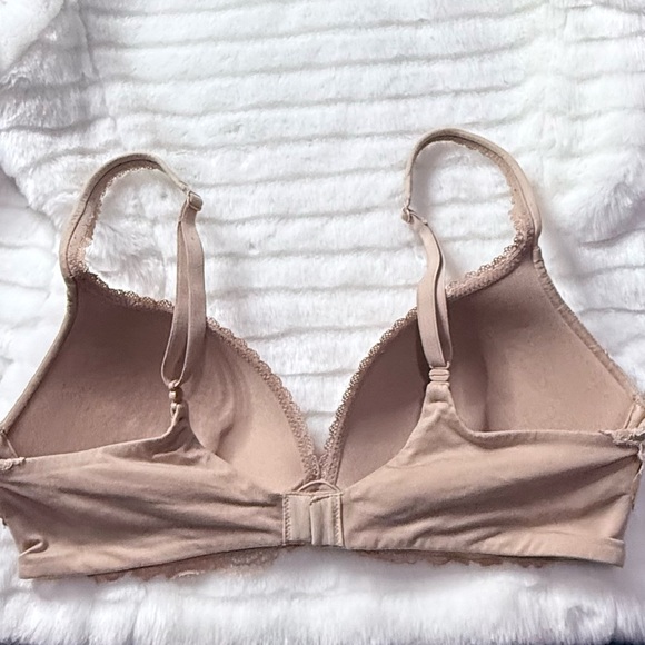 (NWOT) VICTORIA’S SECRET Wireless Body By Victoria Beige Bra - Picture 2 of 6